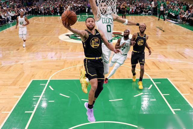 32岁NBA三分王宣布退役 曾在三分大赛击败库里